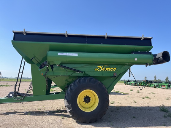 2015 Demco 850 Grain Cart