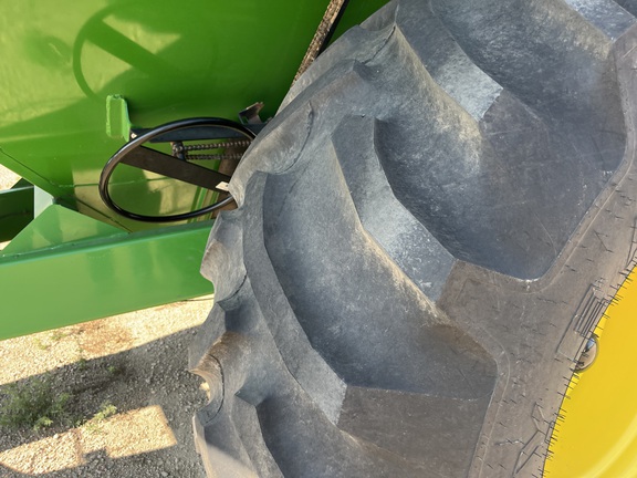 2015 Demco 850 Grain Cart