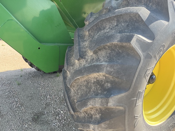 2015 Demco 850 Grain Cart