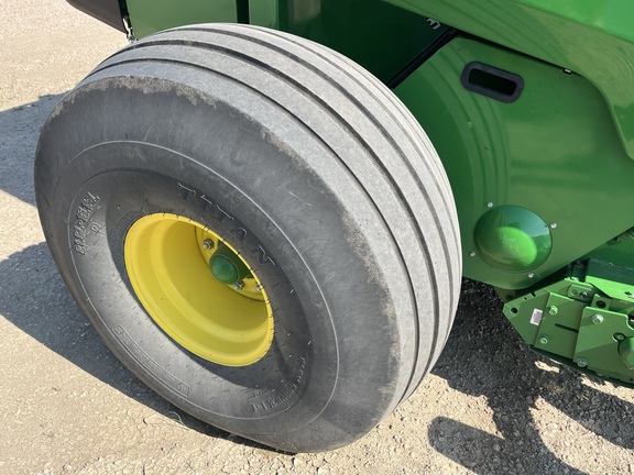2021 John Deere 560M Baler/Round