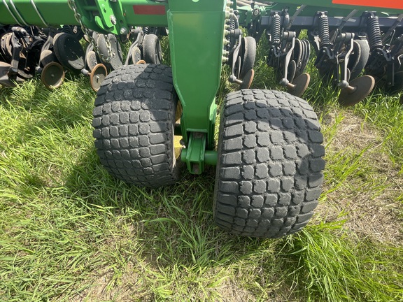 2016 John Deere 1890 Air Seeder