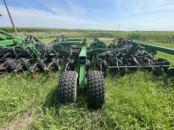 2016 John Deere 1890 Air Seeder