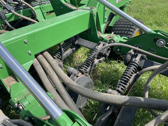 2016 John Deere 1890 Air Seeder