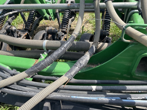 2016 John Deere 1890 Air Seeder