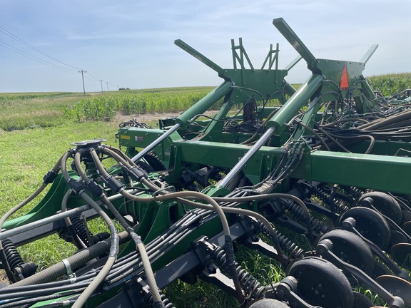 2016 John Deere 1890 Air Seeder