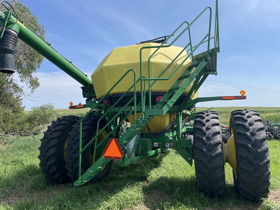 2016 John Deere 1890 Air Seeder