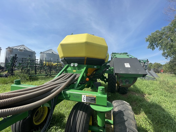 2016 John Deere 1890 Air Seeder