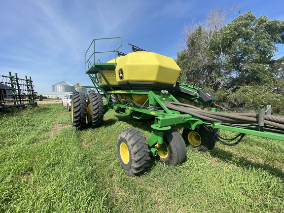 2016 John Deere 1890 Air Seeder