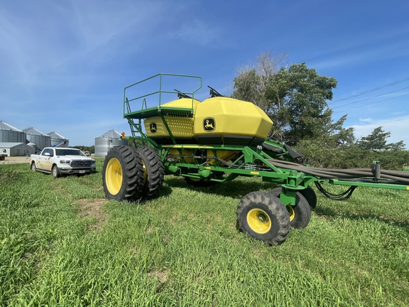2016 John Deere 1890 Air Seeder
