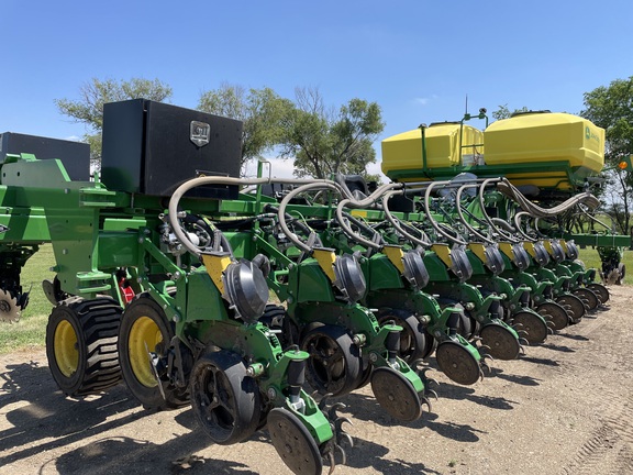 2022 John Deere DB60 Planter