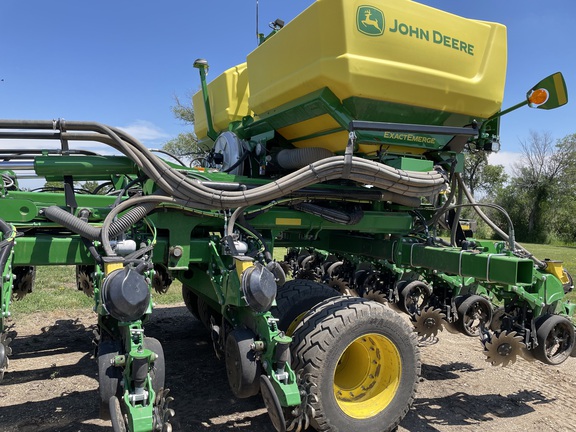 2022 John Deere DB60 Planter