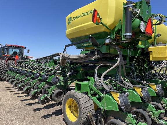 2022 John Deere DB60 Planter