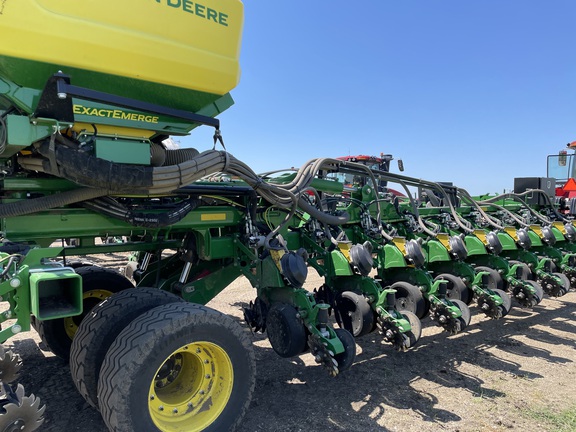 2022 John Deere DB60 Planter