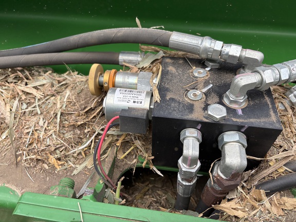 2023 John Deere 560M Baler/Round