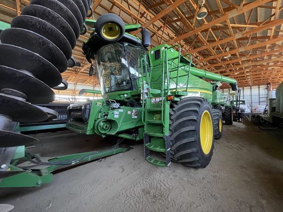2023 John Deere S770 Combine