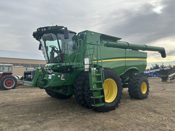 2023 John Deere S770 Combine