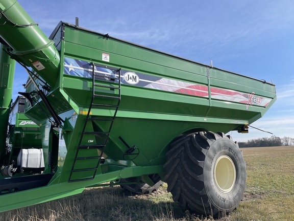 2021 J&M 1326-22 Grain Cart