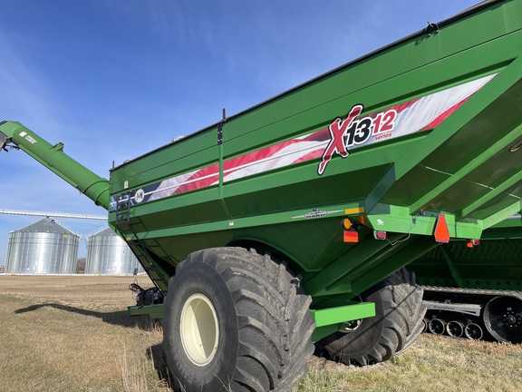2021 J&M 1326-22 Grain Cart