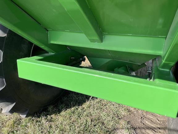 2021 J&M 1326-22 Grain Cart