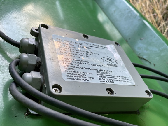 2021 J&M 1326-22 Grain Cart