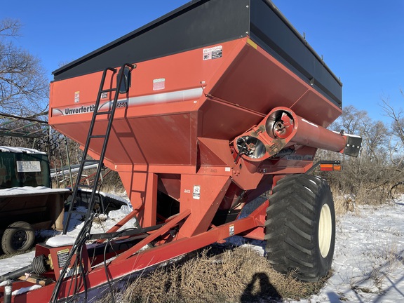 2004 Unverferth 8250 Grain Cart