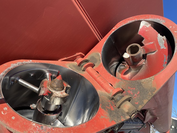 2004 Unverferth 8250 Grain Cart