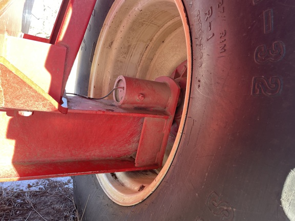 2004 Unverferth 8250 Grain Cart