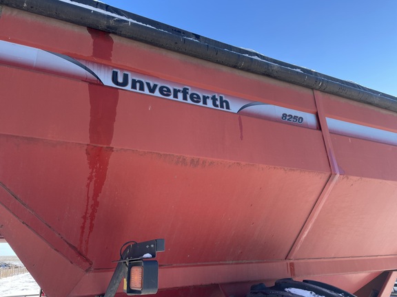 2004 Unverferth 8250 Grain Cart