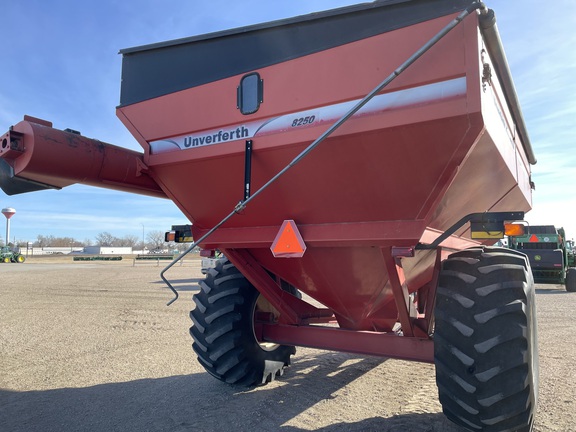 2004 Unverferth 8250 Grain Cart