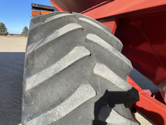 2004 Unverferth 8250 Grain Cart