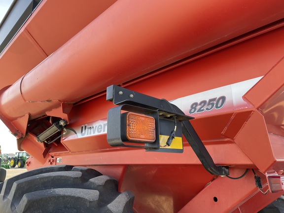 2004 Unverferth 8250 Grain Cart