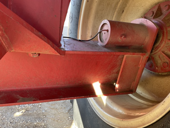 2004 Unverferth 8250 Grain Cart