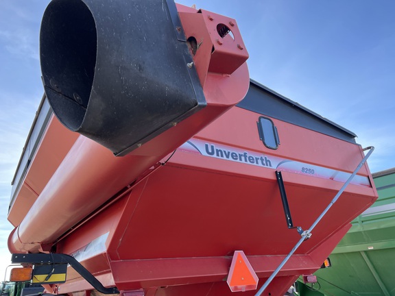 2004 Unverferth 8250 Grain Cart