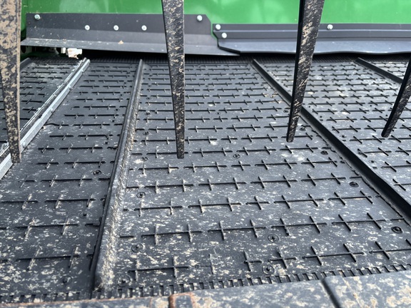 2023 John Deere HD40F Header Combine