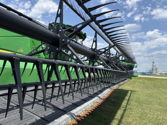 2023 John Deere HD40F Header Combine