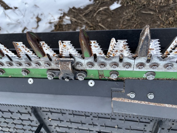 2023 John Deere HD40F Header Combine