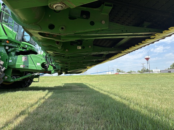 2023 John Deere HD40F Header Combine