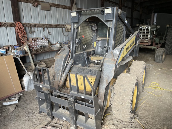 2007 New Holland L185 Skid Steer Loader