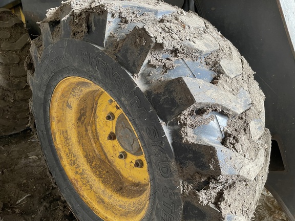 2007 New Holland L185 Skid Steer Loader