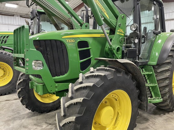 2009 John Deere 7330 Tractor