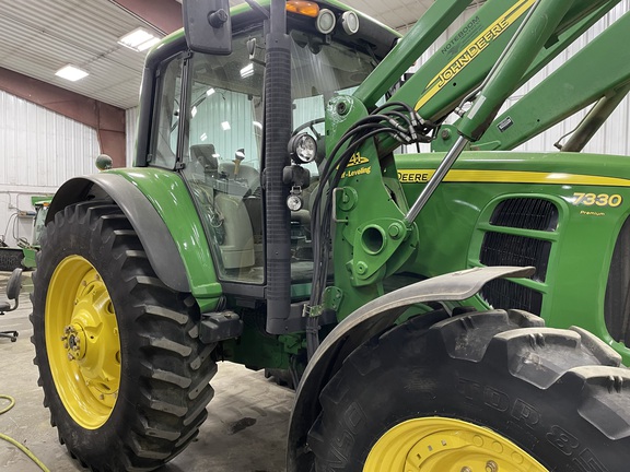 2009 John Deere 7330 Tractor