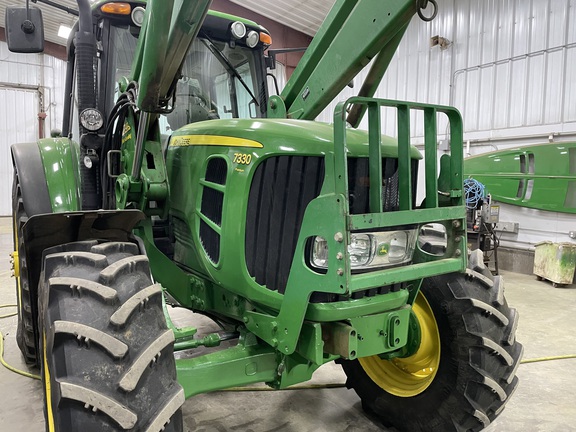 2009 John Deere 7330 Tractor