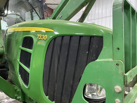 2009 John Deere 7330 Tractor
