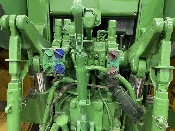 2009 John Deere 7330 Tractor