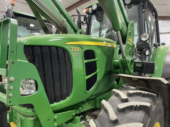 2009 John Deere 7330 Tractor