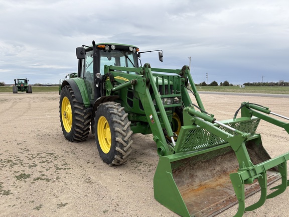 2009 John Deere 7330 Tractor