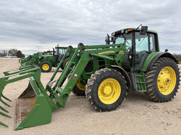 2009 John Deere 7330 Tractor