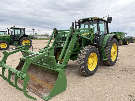 2009 John Deere 7330 Tractor