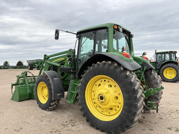 2009 John Deere 7330 Tractor