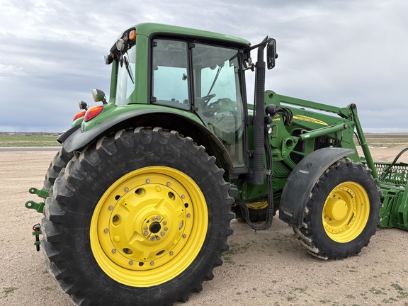 2009 John Deere 7330 Tractor